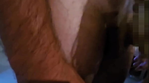 Corno chupando pau do comedor, assista completo no XvideoRed.