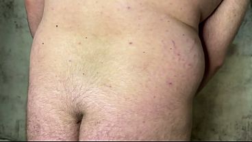 Corno POV: Você deixa sua esposa dar pra dois caras e agora só pode assistir enquanto eles tentam engravidar a buceta dela.