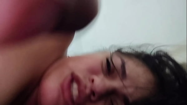 Dupla vaginal com meu marido e o amigo dele na sala, depois meu marido me enche de porra duas vezes.