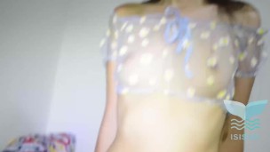 Transo a bucetinha molhada da minha da minha amiga da minha melhor amiga através da calcinha com gozada na bunda.