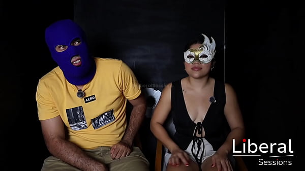 Esposa liberal fodida no cu e deixada aberta ao lado do marido corno – Glory hole.